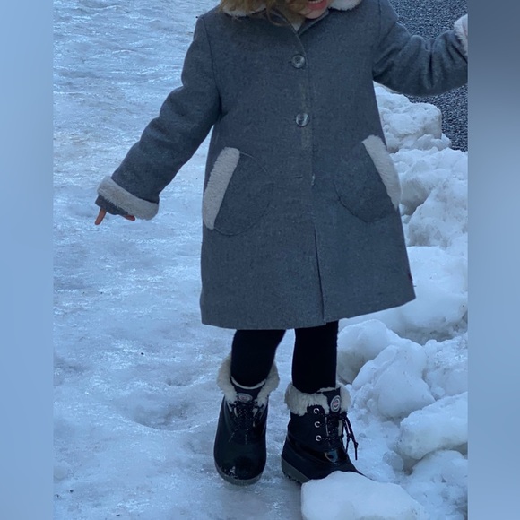Traditional coat with matching bonnet - Picture 3 of 5